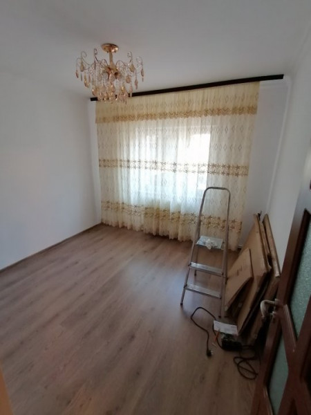 Apartament 3 camere Piata Sud