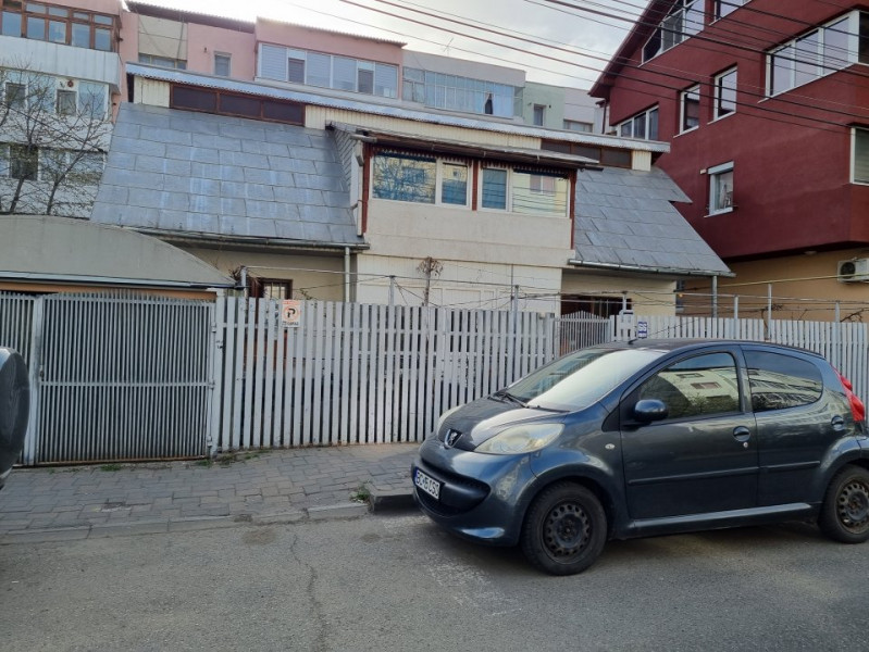 Casa Miron Costin - cabinete medicale, spatii , locuinta în oras