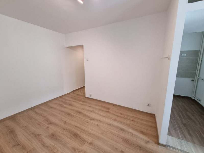  2 camere la super preț !!! Zona Cora!!!