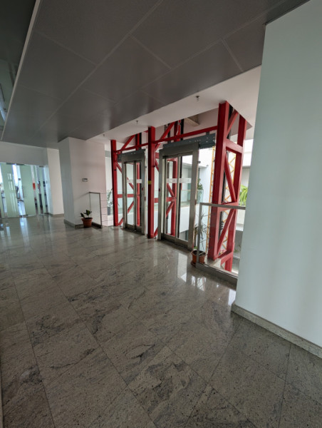 Spatiu 30AVENUE,  asigurări, consultanta , servicii 