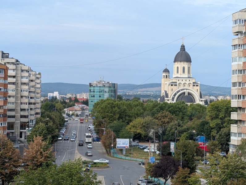Spatiu 30AVENUE,  asigurări, consultanta , servicii 