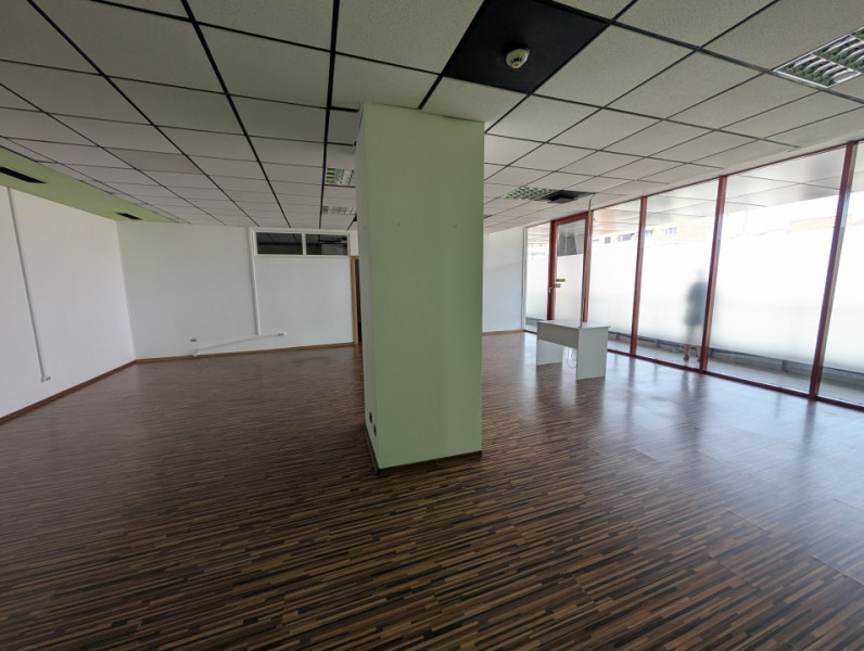 Spatiu 30AVENUE,  asigurări, consultanta , servicii 