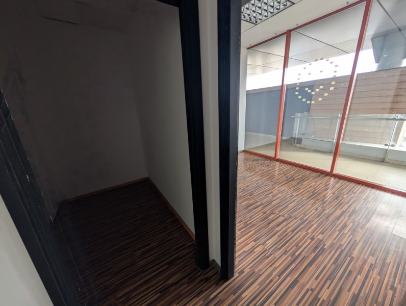 Spatiu 30AVENUE,  asigurări, consultanta , servicii 