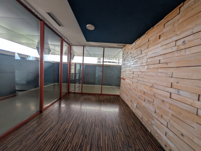 Spatiu 30AVENUE,  asigurări, consultanta , servicii 