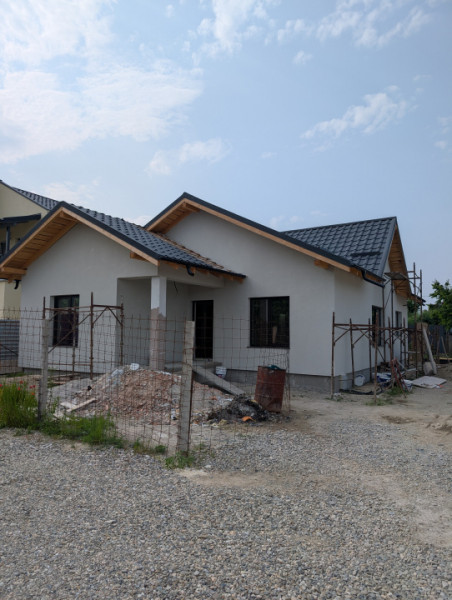Casa Premium - Hemeiusi 3 dormitoare,3 bai , terasa beci