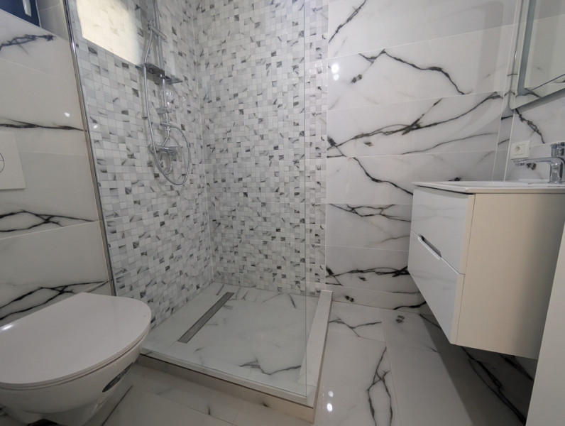 Casa premium! Hemeiusi 3 dormitoare,3 bai , terasa beci