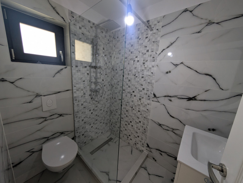 Casa premium! Hemeiusi 3 dormitoare,3 bai , terasa beci