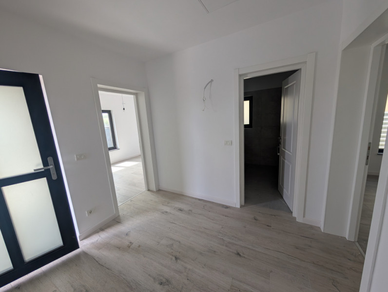 Casa premium! Hemeiusi 3 dormitoare,3 bai , terasa beci