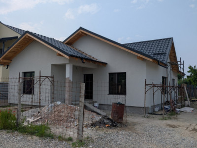 Casa Premium - Hemeiusi 3 dormitoare,3 bai , terasa beci