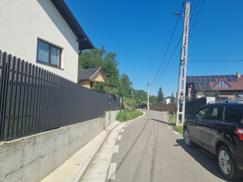 Teren intre case, Hemeiusi str Codrului