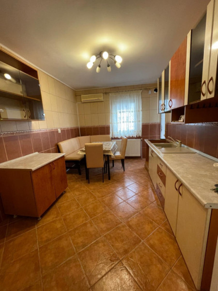 Apartament 3 camere decomandate, Parcul Nord, etaj 3