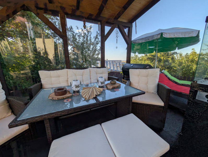 Casa Sărata cu panorama spre Bacau