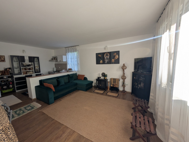 Casa Sărata cu panorama spre Bacau