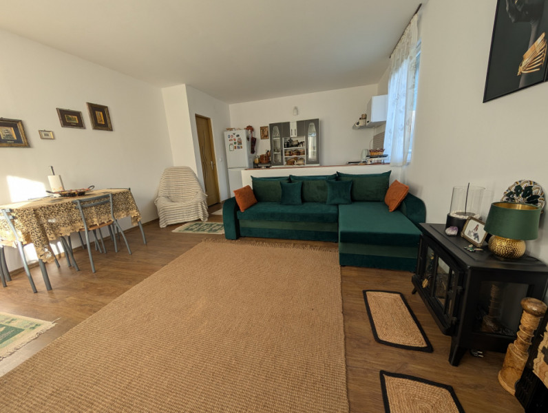 Casa Sărata cu panorama spre Bacau