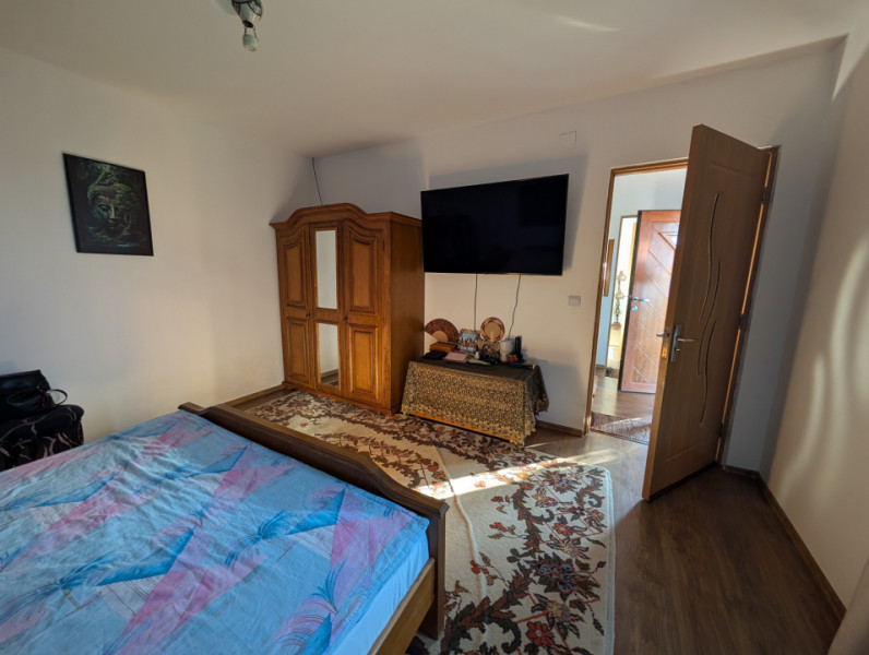 Casa Sărata cu panorama spre Bacau