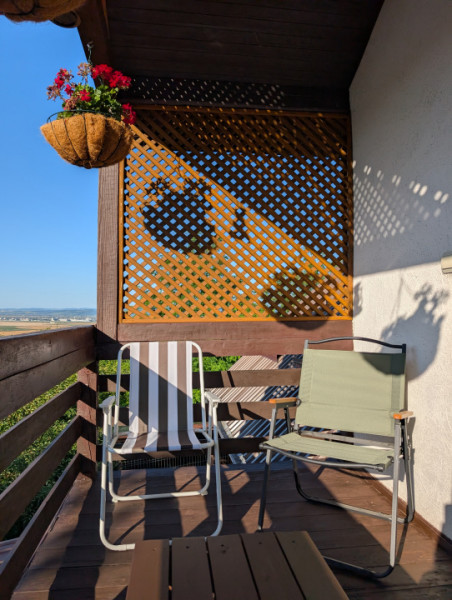 Casa Sărata cu panorama spre Bacau