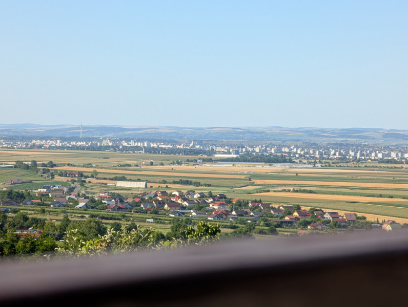 Casa Sărata cu panorama spre Bacau