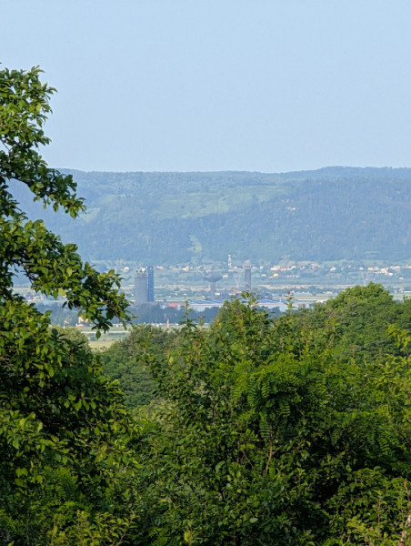 Casa Sărata cu panorama spre Bacau