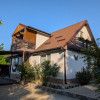 Casa Sărata cu panorama spre Bacau