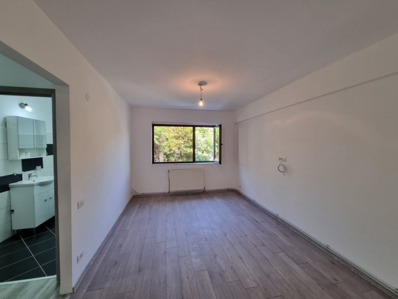 Ultracentral- 2 camere- renovat acum- impecabil 