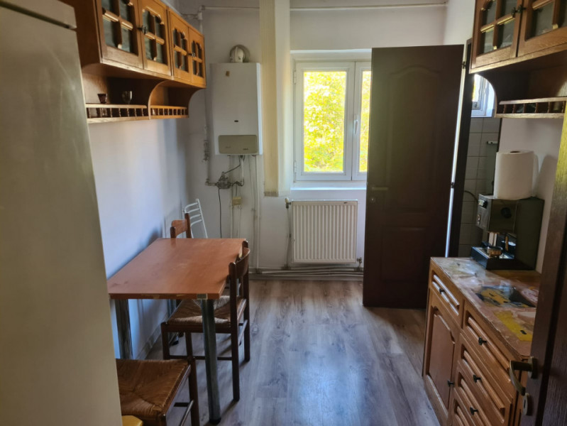 Apartament 3 camere zona Banca Nationala 