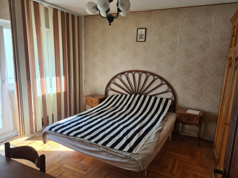 Apartament 3 camere zona Banca Nationala 