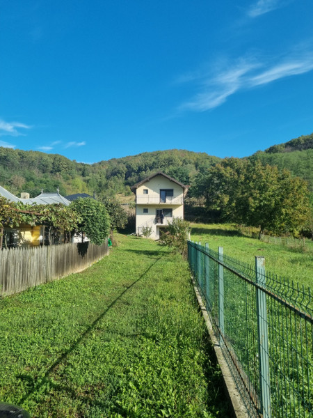 Casa Valea Budului , priveliște deosebita spre padure.