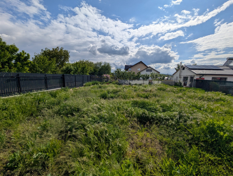 Casa cu garaj Lilieci- teren 540m, canalizare, apa, gaz.