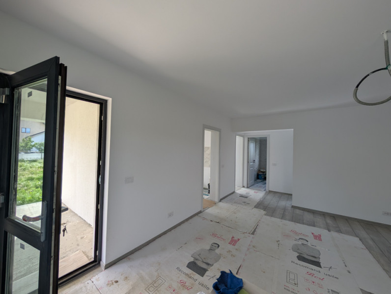 Casa cu garaj Lilieci- teren 540m, canalizare, apa, gaz.