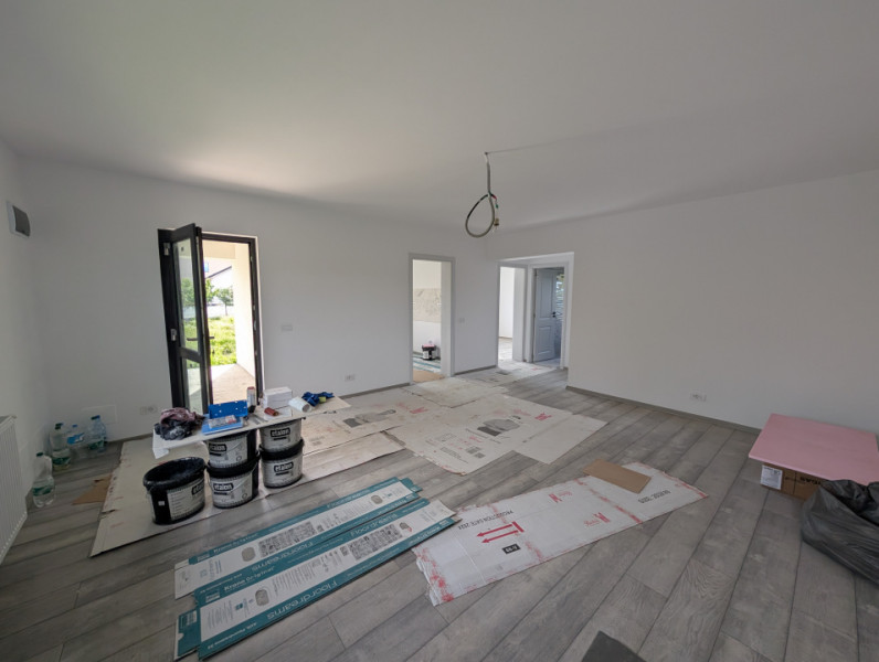 Casa cu garaj Lilieci- teren 540m, canalizare, apa, gaz.