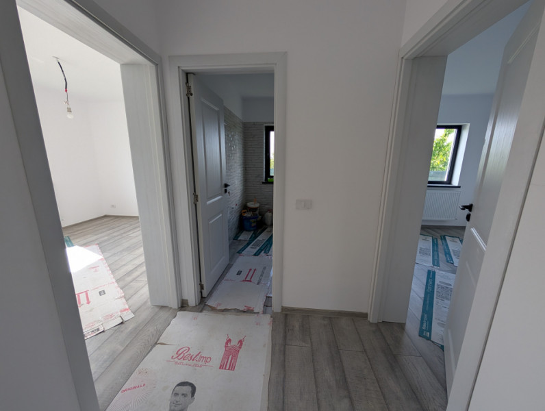 Casa cu garaj Lilieci- teren 540m, canalizare, apa, gaz.