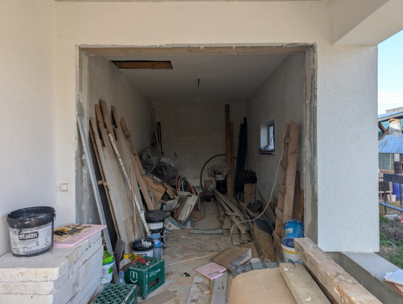 Casa cu garaj Lilieci- teren 540m, canalizare, apa, gaz.