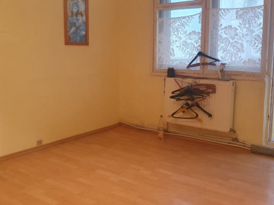 Apartament zona Posta Mioriței 