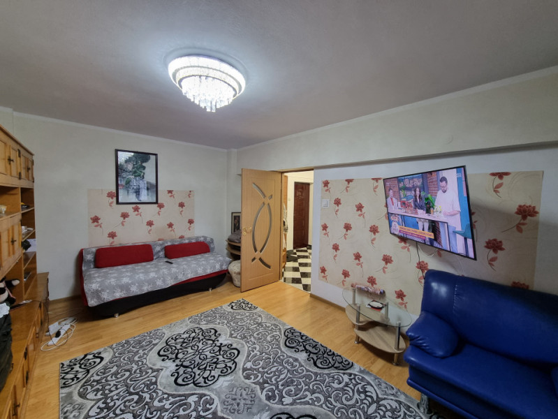 Apartament 3 camere- bloc deosebit- boxă proprietate