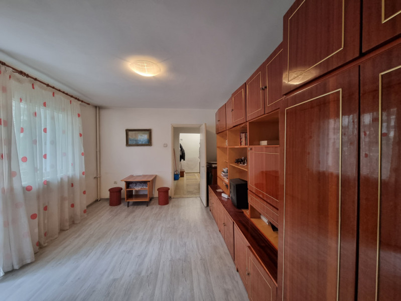 Școala 10- Cornișa- Apartament 2 camere- spațios- etaj 2