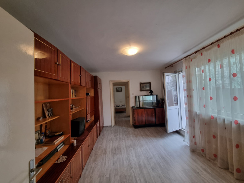 Școala 10- Cornișa- Apartament 2 camere- spațios- etaj 2