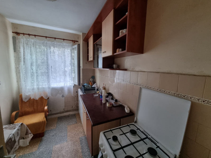 Școala 10- Cornișa- Apartament 2 camere- spațios- etaj 2