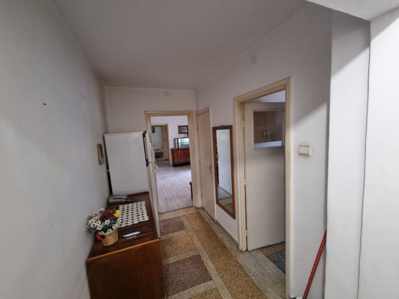 Școala 10- Cornișa- Apartament 2 camere- spațios- etaj 2