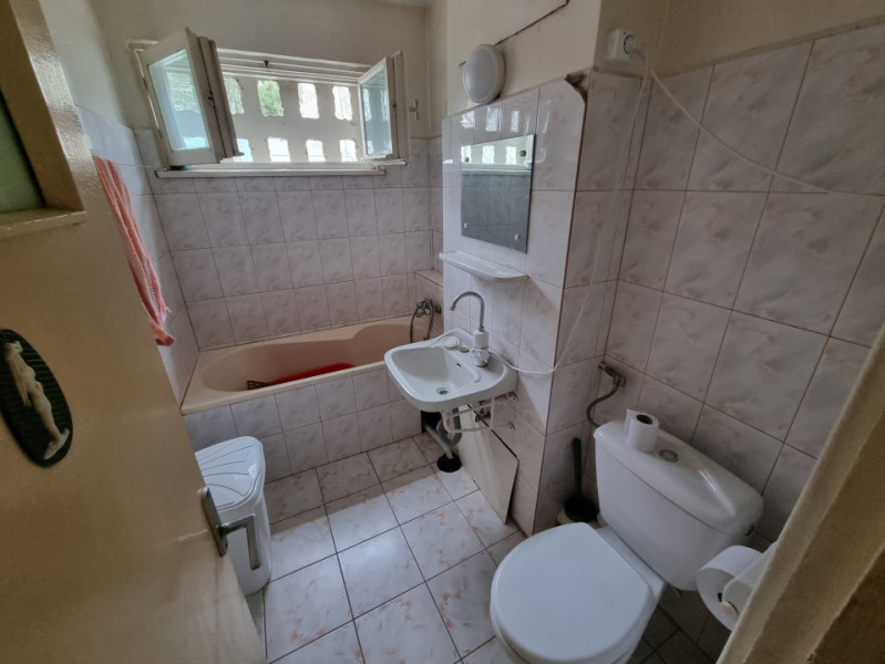 Școala 10- Cornișa- Apartament 2 camere- spațios- etaj 2