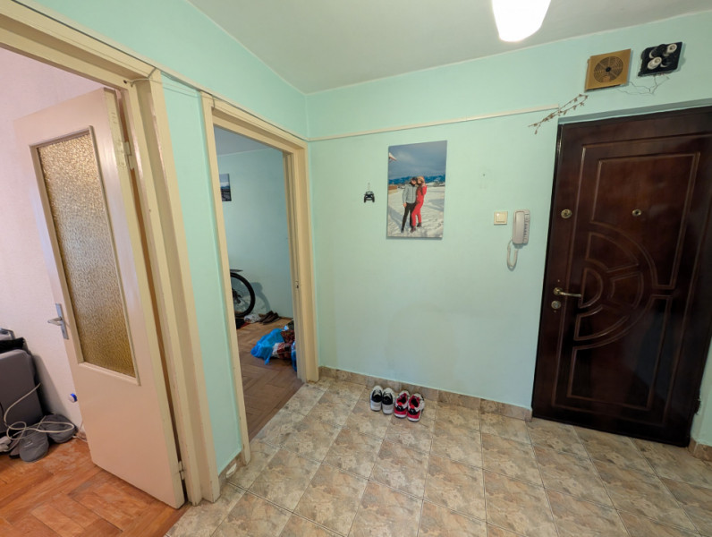 Miron Costin 3 camere semidecomandate - 58mp , etaj 3