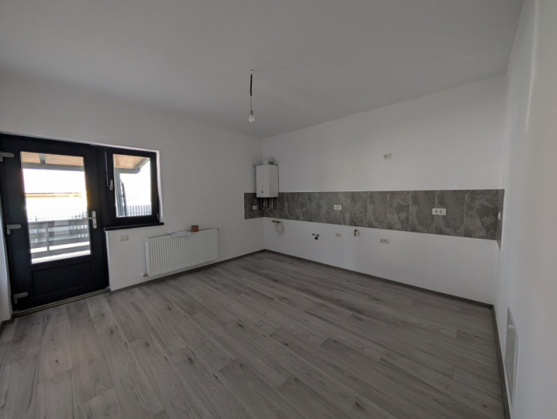 Casa 3 dormitoare- str Rozelor Lilieci # 5 minute de Arena Mall