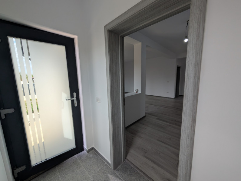 Casa 3 dormitoare- str Rozelor Lilieci # 5 minute de Arena Mall