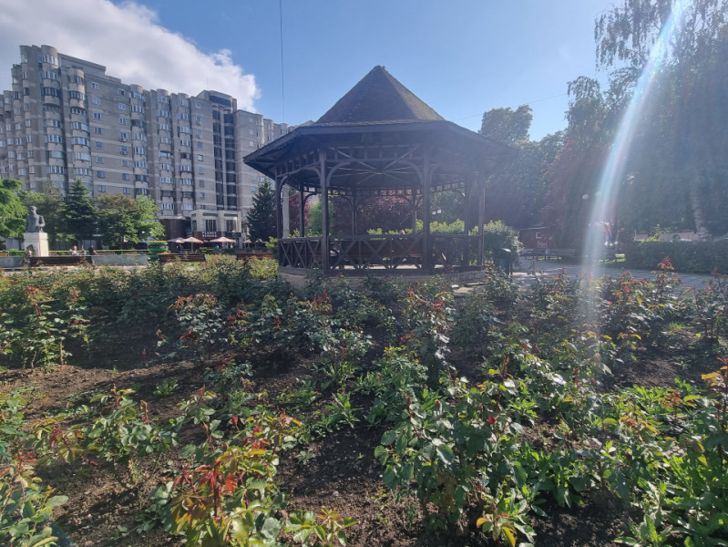 Parcul Trandafirilor- Ultracentral- 2 camere- bloc din 1986