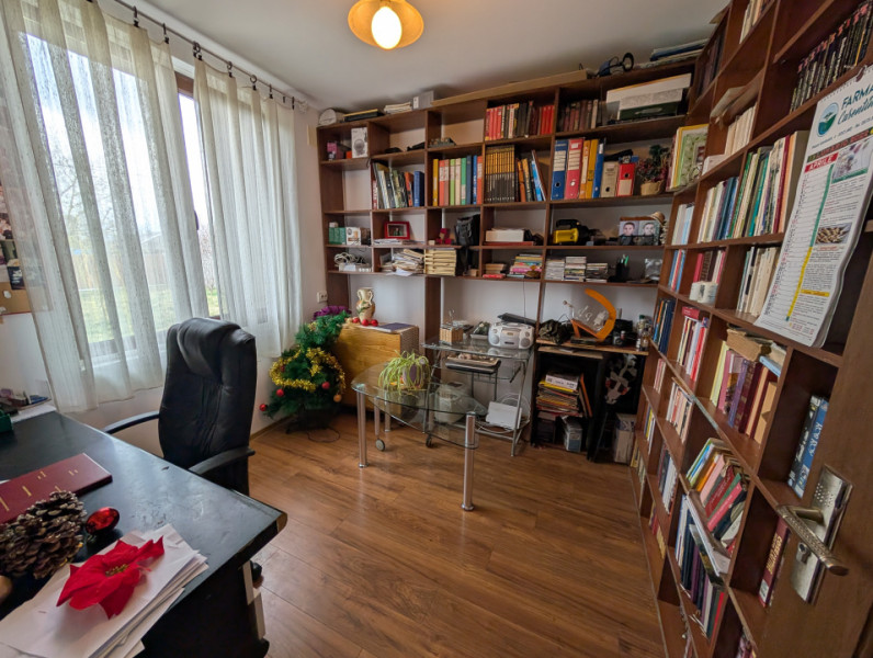 Casa 4 dormitoare, teren 2000m