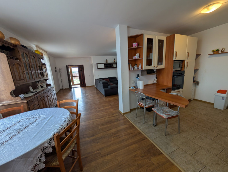 Casa 4 dormitoare, teren 2000m