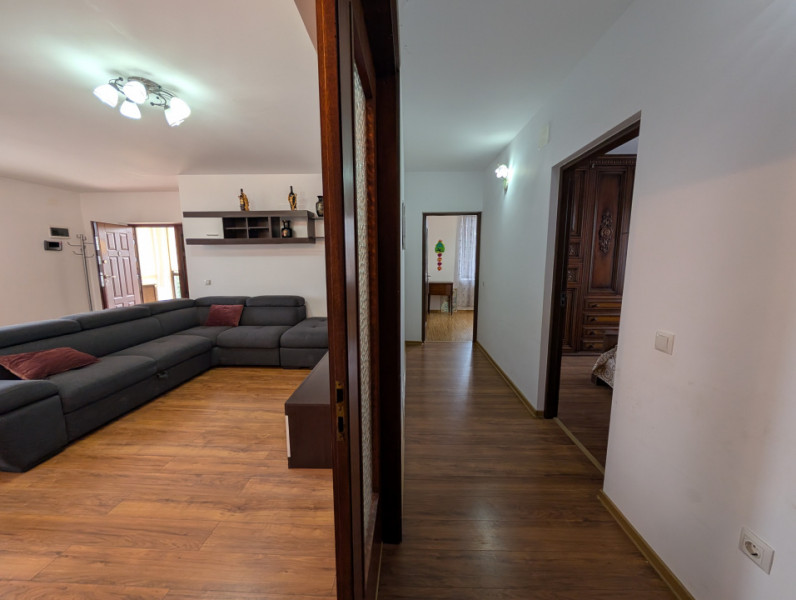 Casa 4 dormitoare, teren 2000m