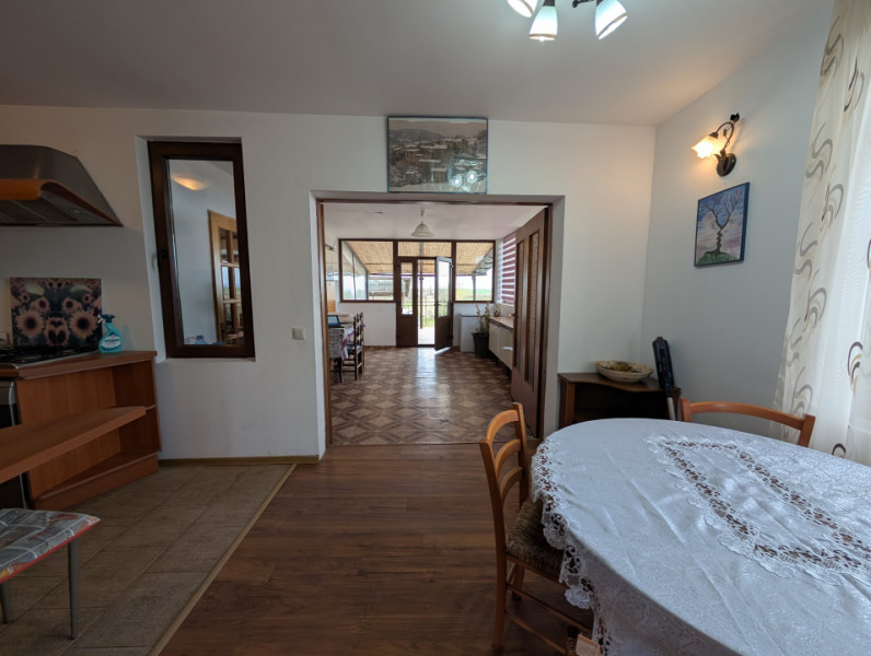 Casa 4 dormitoare, teren 2000m