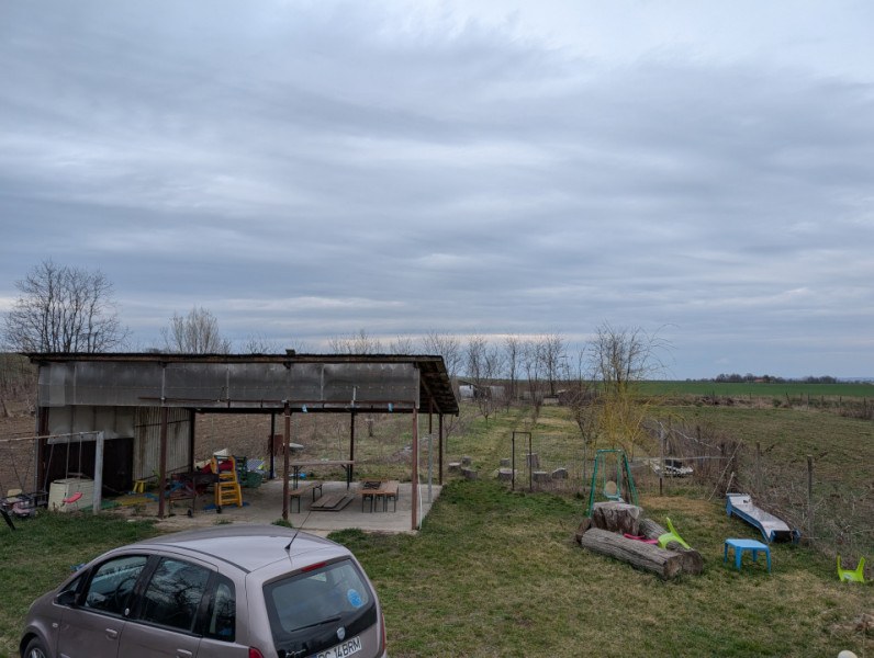Casa 4 dormitoare, teren 2000m