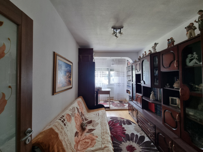 Ultracentral- 3 camere- două băi- mobilat și utilat- etaj 2