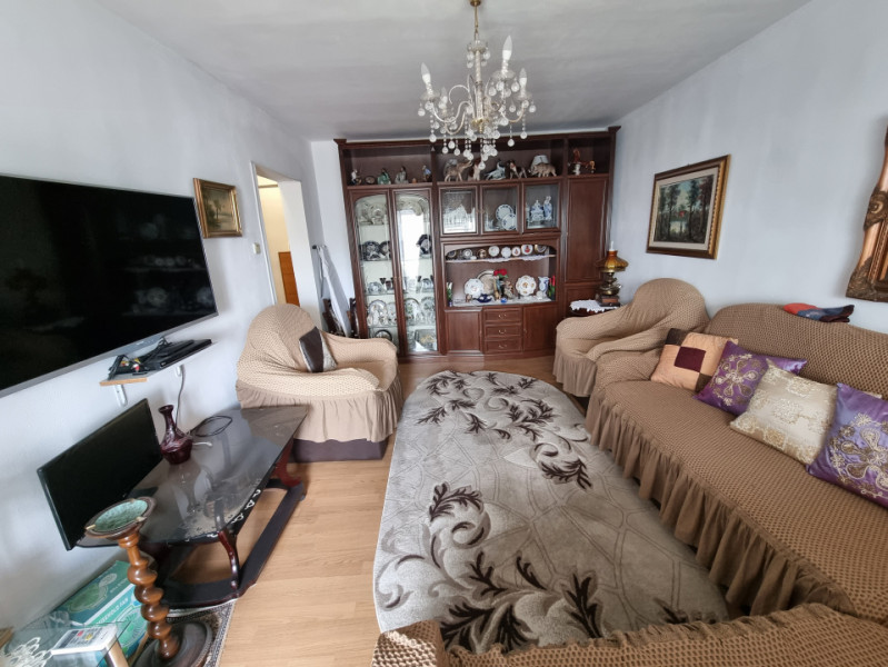 Ultracentral- 3 camere- două băi- mobilat și utilat- etaj 2
